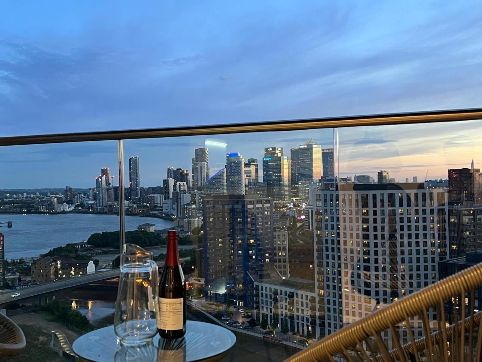 Ac Luxe Penthouse With Free Parking Daire Londra Dış mekan fotoğraf