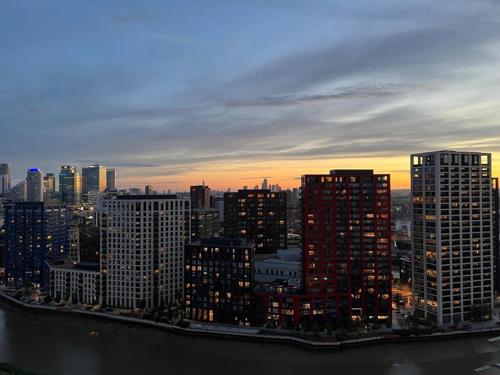 Ac Luxe Penthouse With Free Parking Daire Londra Dış mekan fotoğraf