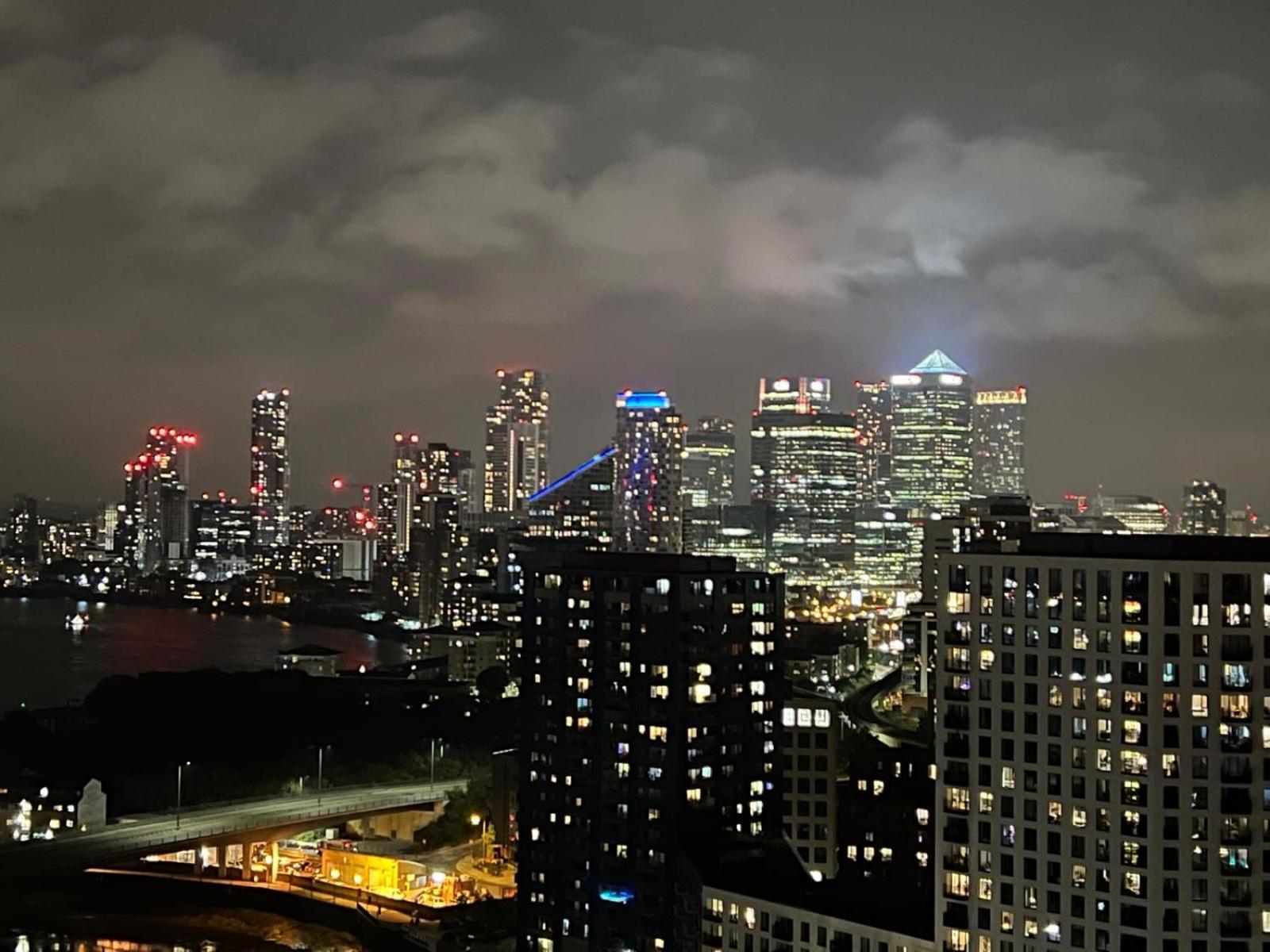 Ac Luxe Penthouse With Free Parking Daire Londra Dış mekan fotoğraf