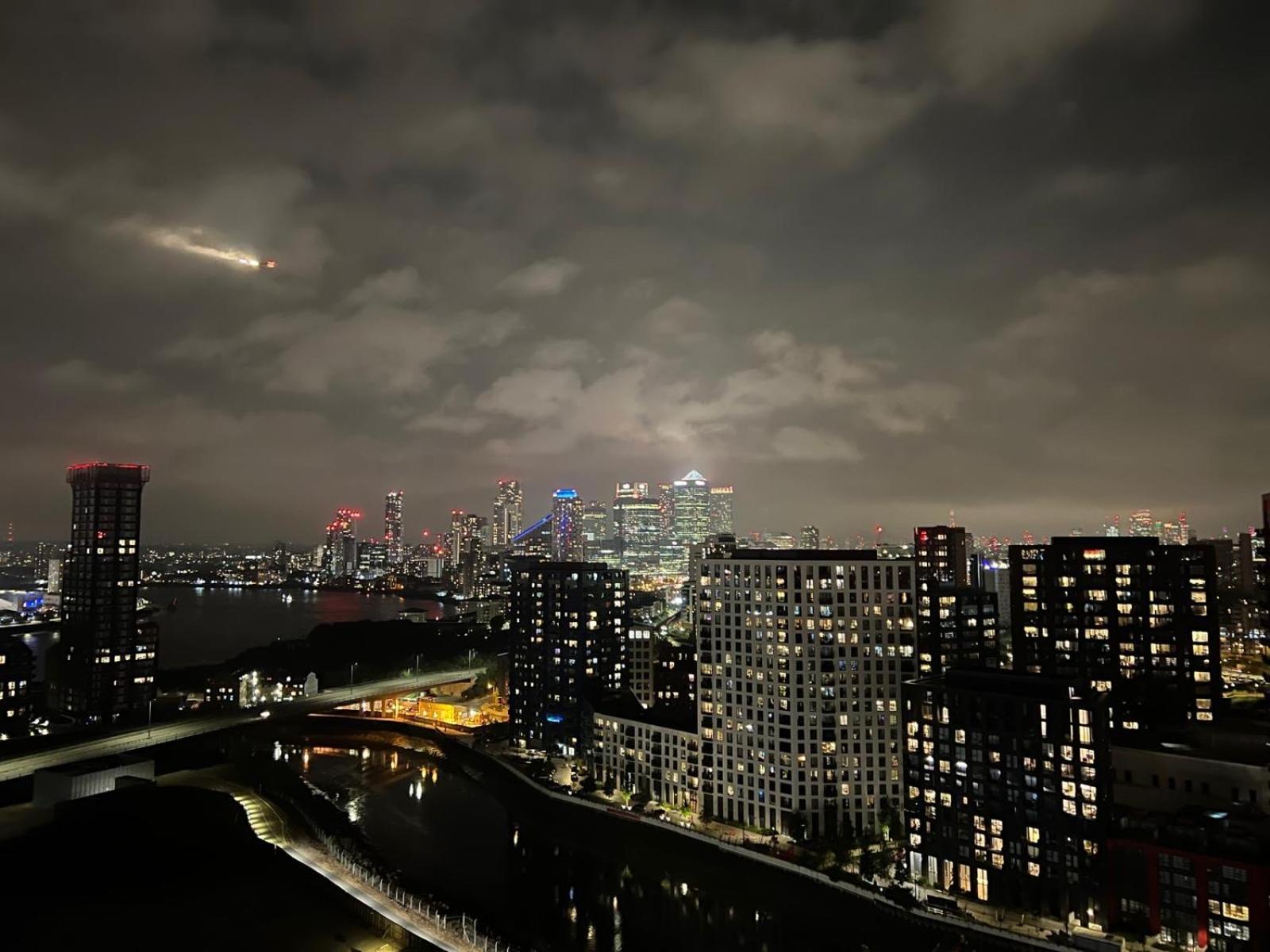 Ac Luxe Penthouse With Free Parking Daire Londra Dış mekan fotoğraf